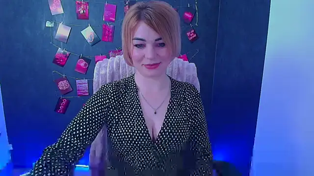 Snapshot of CuttieEmma chatting on April 22, 11:50 am CuttieEmma online show from April 22, 11:50 am
