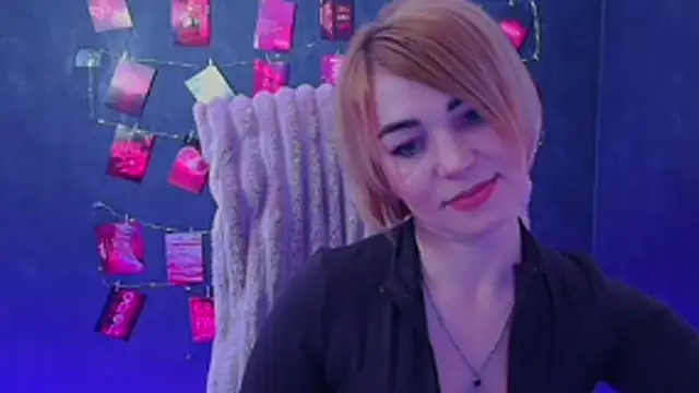 CuttieEmma online show from April 10, 6:15 pm