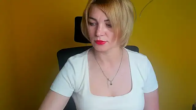 CuttieEmma online show from July 3, 11:50 am