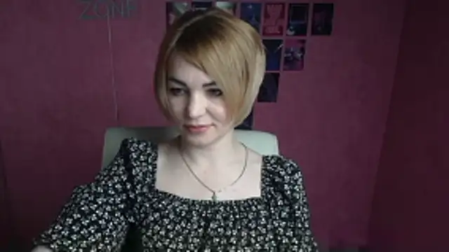 Snapshot of CuttieEmma chatting on April 27, 5:49 am CuttieEmma online show from April 27, 5:49 am