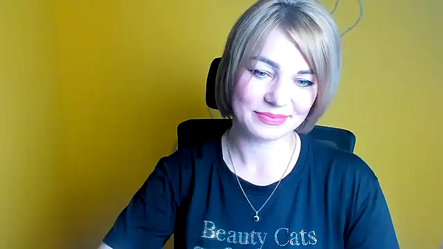 CuttieEmma online show from June 26, 12:00 pm