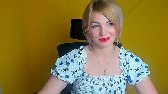 CuttieEmma online show from July 11, 12:05 pm