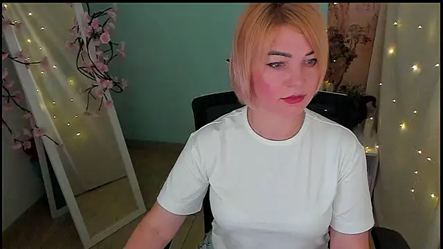 CuttieEmma online show from June 19, 7:14 am