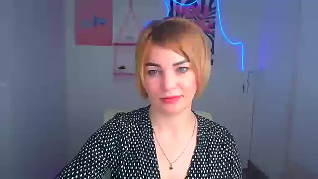 CuttieEmma online show from April 15, 5:57 am