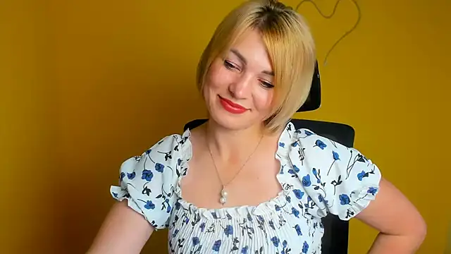 CuttieEmma online show from July 17, 5:59 am