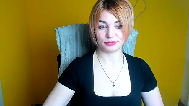 Snapshot of CuttieEmma chatting on April 23, 5:58 am CuttieEmma online show from April 23, 5:58 am