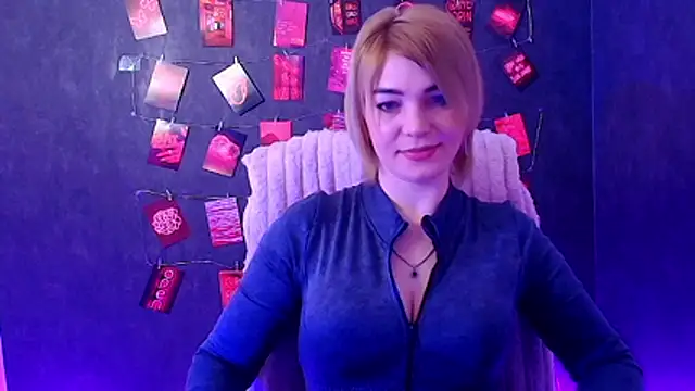 CuttieEmma online show from March 19, 6:46 am