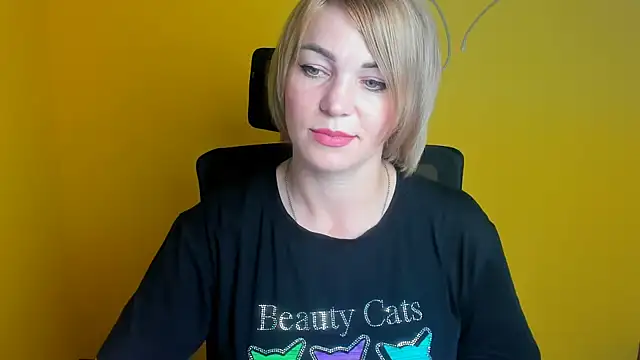 CuttieEmma online show from July 1, 11:43 am