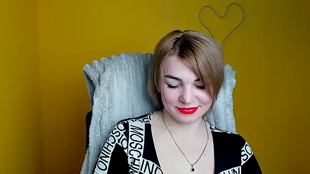 Snapshot of CuttieEmma chatting on February 7, 6:54 am CuttieEmma online show from February 7, 6:54 am