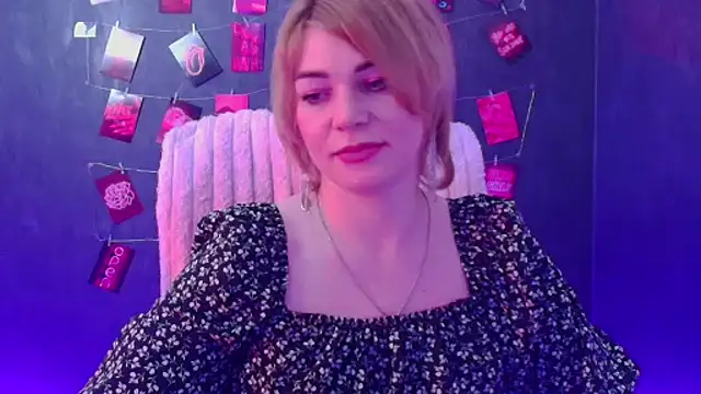 CuttieEmma online show from March 24, 7:03 pm