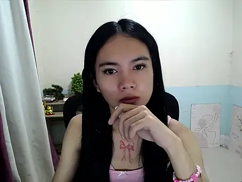 Snapshot of devine_goddess chatting on June 24, 11:35 pm devine goddess online show from June 24, 11:35 pm