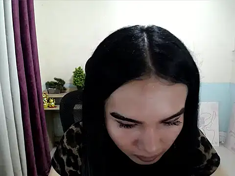 Snapshot of devine_goddess chatting on June 19, 12:49 am devine goddess online show from June 19, 12:49 am
