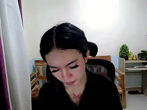 Snapshot of devine_goddess chatting on July 13, 5:18 am devine goddess online show from July 13, 5:18 am