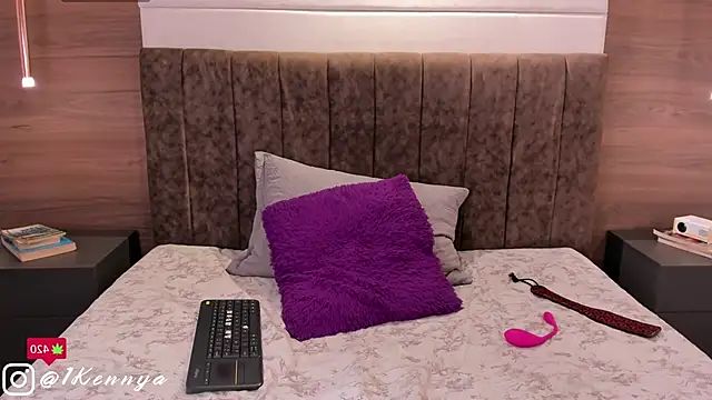 Kennya Rodriguez online show from January 10, 4:22 am