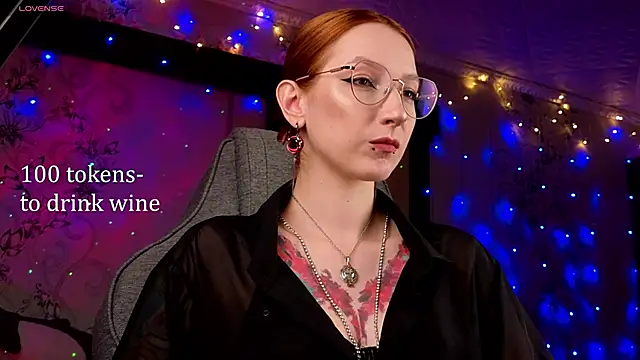 Vamp Mila online show from April 16, 4:30 pm