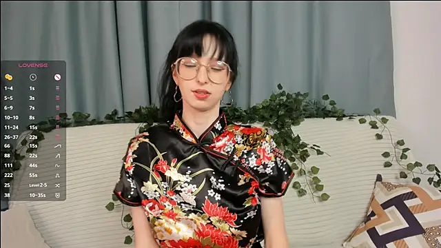 Snapshot of CosmicGleam chatting on June 2, 9:26 pm CosmicGleam online show from June 2, 9:26 pm