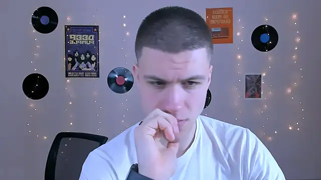 Snapshot of neo_raze chatting on February 8, 8:06 pm neo raze online show from February 8, 8:06 pm