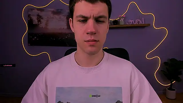 neo raze online show from April 17, 6:44 pm