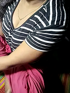 Romantic-Couple999 online show from March 4, 5:21 pm