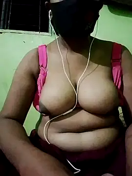 Romantic-Couple999 online show from May 9, 6:33 pm