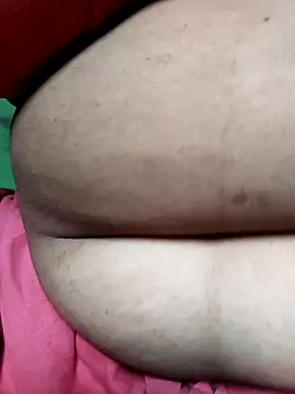 Romantic-Couple999 online show from April 26, 9:39 am