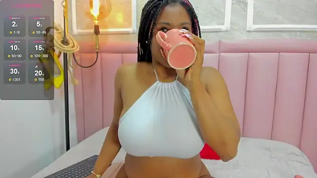 Snapshot of Luna_cocoa chatting on February 10, 12:37 pm Luna cocoa online show from February 10, 12:37 pm