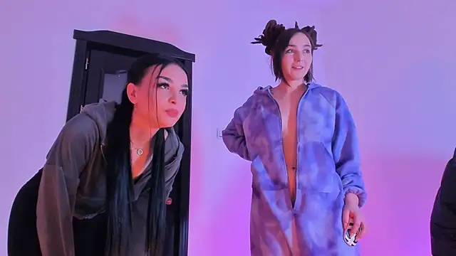 Snapshot of Peanaughty chatting on February 12, 8:25 am Peanaughty online show from February 12, 8:25 am