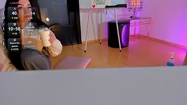 Snapshot of Peanaughty chatting on February 20, 8:16 am Peanaughty online show from February 20, 8:16 am