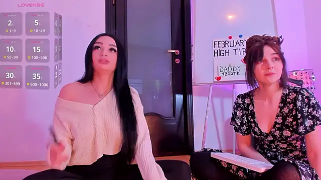 Snapshot of Peanaughty chatting on February 18, 7:17 am Peanaughty online show from February 18, 7:17 am