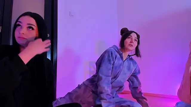 Snapshot of Peanaughty chatting on February 10, 5:50 am Peanaughty online show from February 10, 5:50 am