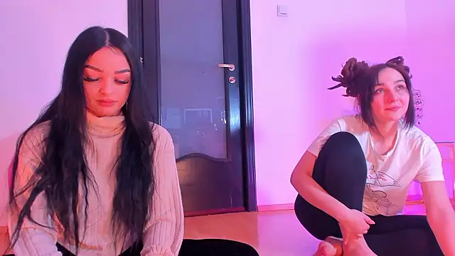 Snapshot of Peanaughty chatting on February 13, 6:24 am Peanaughty online show from February 13, 6:24 am