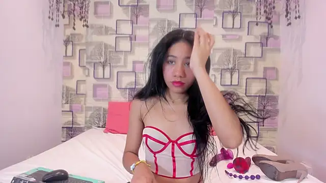 Snapshot of Lara_pons chatting on May 21, 2:03 pm Lara pons online show from May 21, 2:03 pm