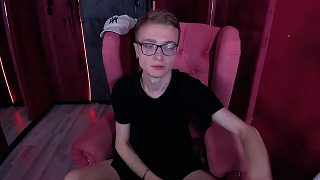 Snapshot of Emmit_Barker chatting on February 11, 3:34 pm Emmit Barker online show from February 11, 3:34 pm