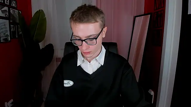 Snapshot of Emmit_Barker chatting on February 19, 3:53 pm Emmit Barker online show from February 19, 3:53 pm