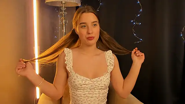 Snapshot of NightGloss chatting on February 13, 1:11 pm NightGloss online show from February 13, 1:11 pm