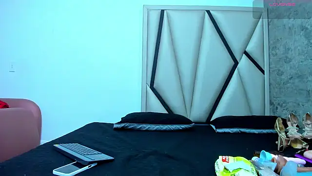 Emily-Queen03 online show from February 26, 11:54 am