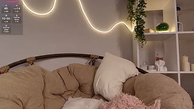 Snapshot of Courtney_C chatting on February 22, 5:10 am Courtney C online show from February 22, 5:10 am