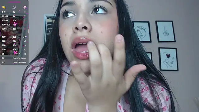 Mia Vibe online show from February 6, 8:38 pm