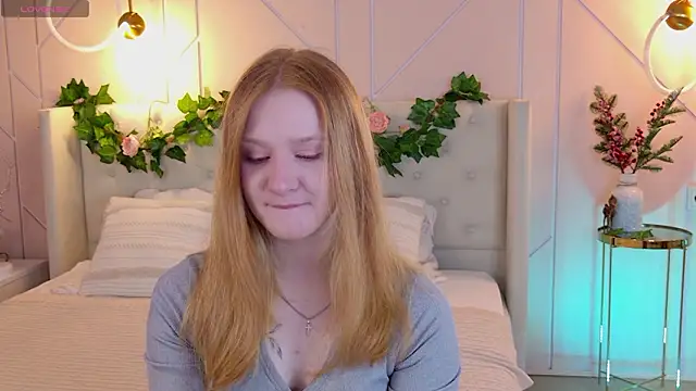 Snapshot of AmandaWatts chatting on February 24, 5:19 am AmandaWatts online show from February 24, 5:19 am