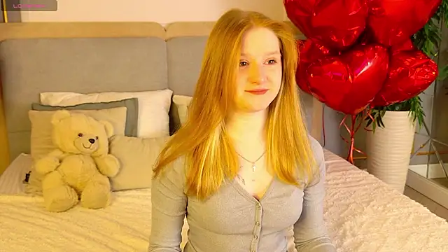 Snapshot of AmandaWatts chatting on February 18, 5:05 am AmandaWatts online show from February 18, 5:05 am