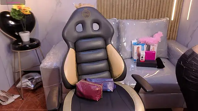 Lynn turner online show from February 28, 1:00 pm