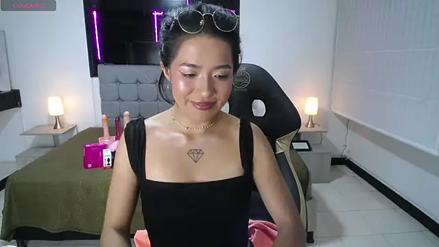 Lynn turner online show from March 8, 1:11 am