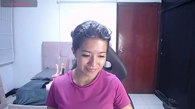 Snapshot of Lynn_turner chatting on June 10, 1:12 pm Lynn turner online show from June 10, 1:12 pm