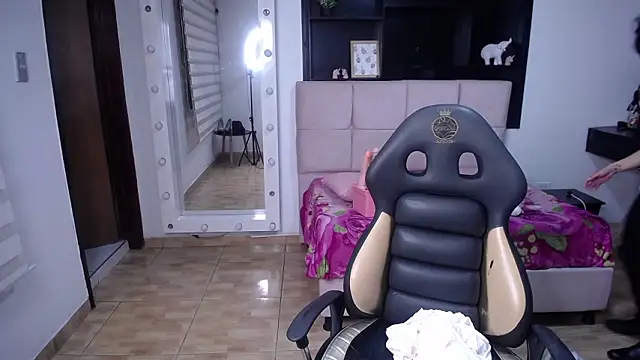 Lynn turner online show from March 29, 12:51 pm