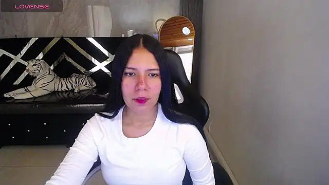 Snapshot of Isabellanoir_a chatting on February 16, 1:10 pm Isabellanoir a online show from February 16, 1:10 pm