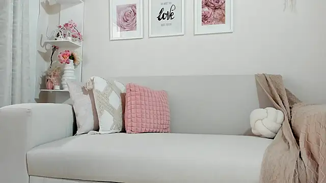 Mia Rosee1 online show from April 4, 4:24 pm