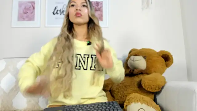 Snapshot of Mia_Rosee1 chatting on February 23, 11:16 pm Mia Rosee1 online show from February 23, 11:16 pm