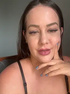 juliasanto online show from February 23, 4:40 pm