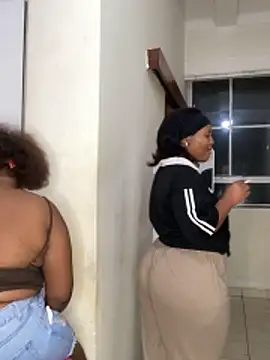 MeekyCurvyAss online show from May 22, 8:18 pm