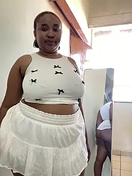 MeekyCurvyAss online show from May 6, 1:26 pm